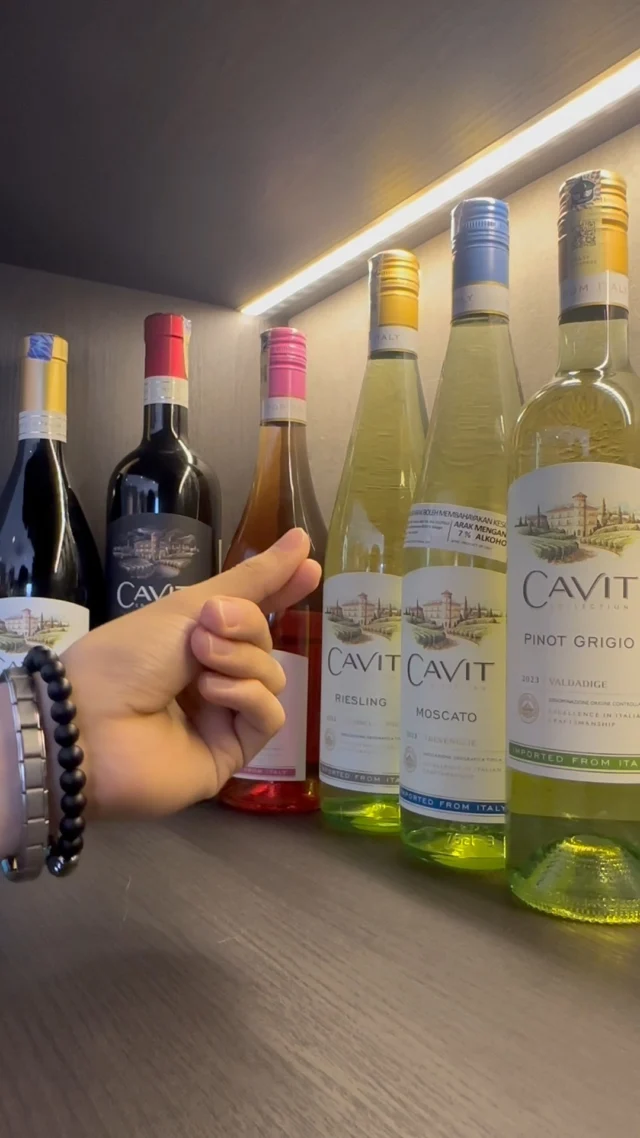 🌟 Sip into Italian Flavours🌟

Discover your new favourites with our exquisite selection of wines, all under RM 100! 🍷✨

🥂 Select Red Blend
🍇 Riesling
🍑 Moscato
🍏 Pinot Grigio
🌸 Rosé
🍷 Pinot Noir

Cheers to deliciousness without breaking the bank! 🥳 Which one will you try first? 🍷❤️ 

#rswinesandspirits #WineLovers #CavitWines #AffordableLuxury